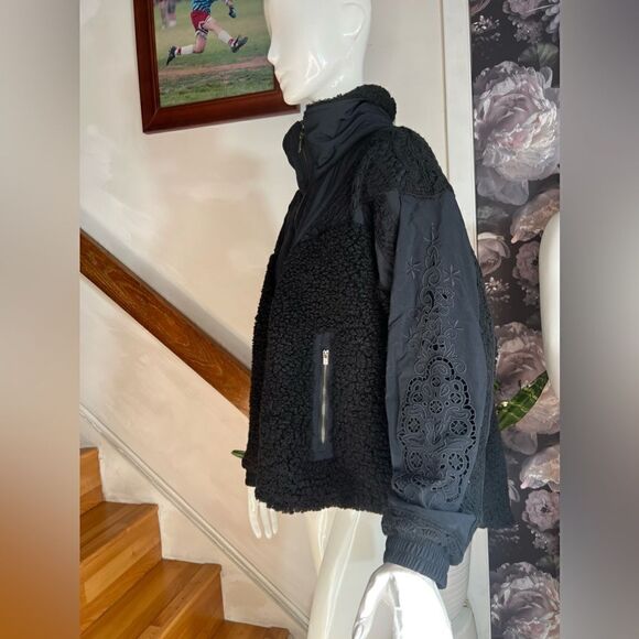 Free People x FP Movement + Care FP Seaside
Fleece/ size M - Picture 7 of 9